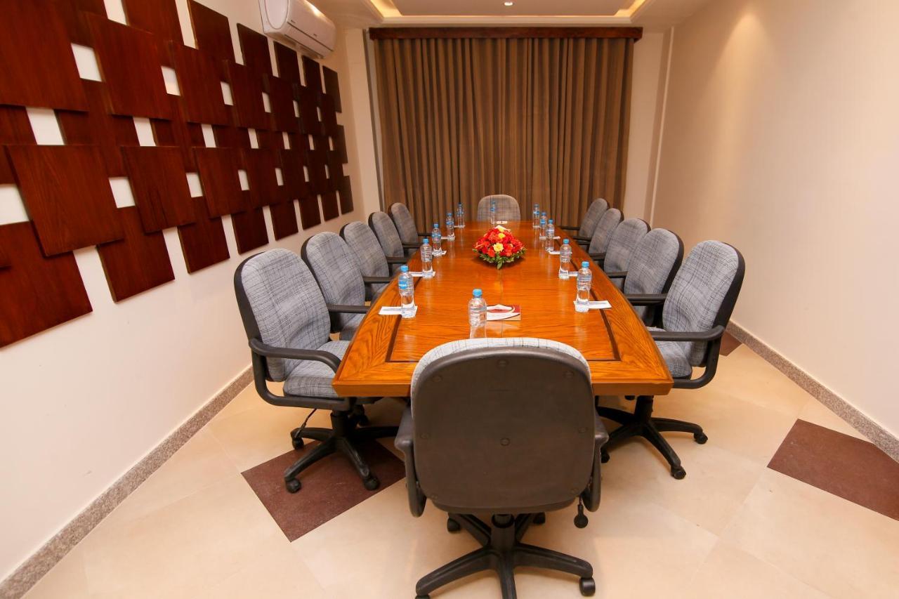Hotel One Rahim Yar Khan Club Road Екстериор снимка