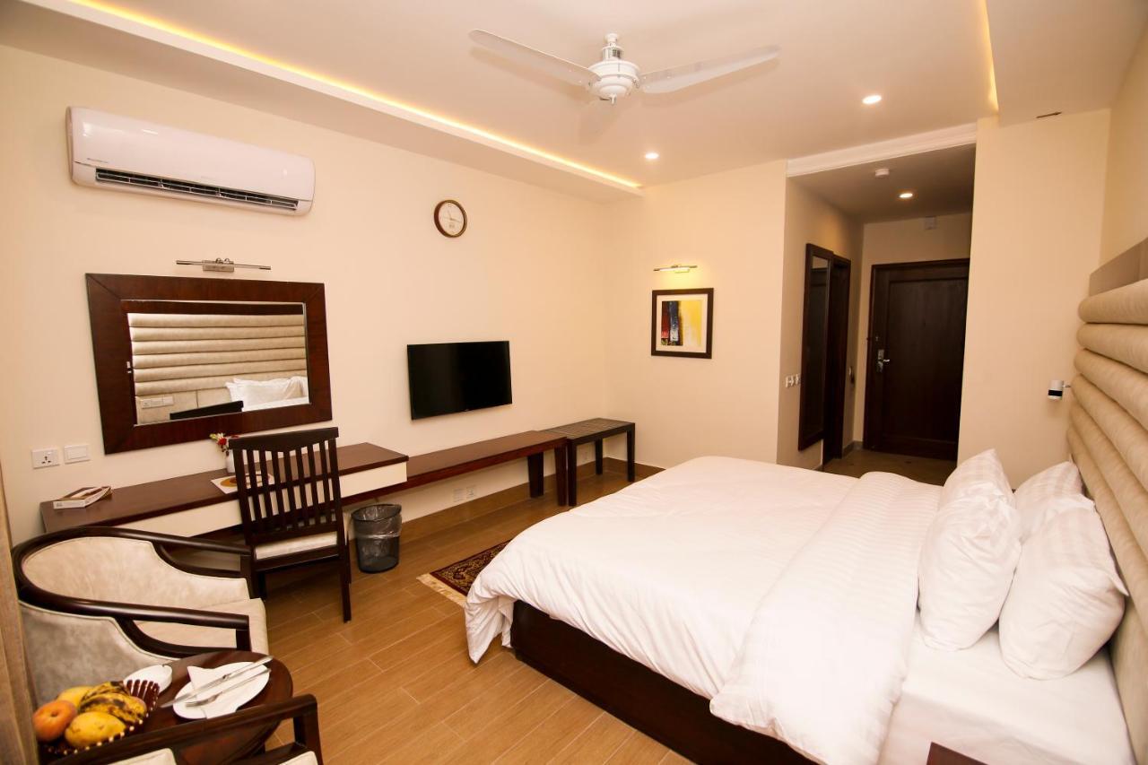 Hotel One Rahim Yar Khan Club Road Екстериор снимка