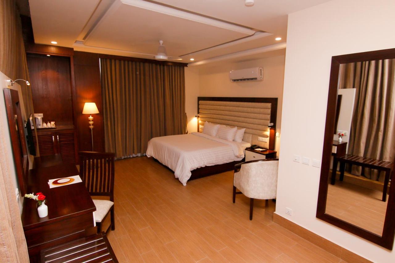 Hotel One Rahim Yar Khan Club Road Екстериор снимка